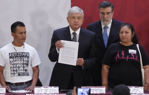 Gobierno mexicano crea comisión de verdad para investigar desaparición de los 43 de Ayotzinapa