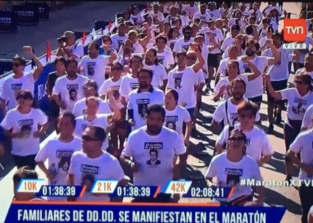 Participantes de la Maratón de Santiago recordaron a víctimas de la dictadura de Pinochet