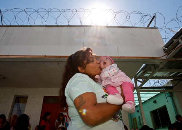 Pandemia tras las rejas: casi un año sin que madres privadas de libertad puedan ver a sus hijas e hijos