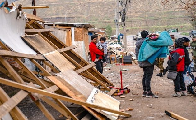 ¿Qué pasa con los niños expulsados en desalojo de campamentos y sin alternativas de vivienda?